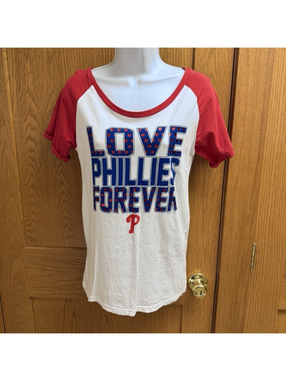 Women's MLB Genuine Merchandise Love Phillies Forever Hearts T-Shirt - Sm